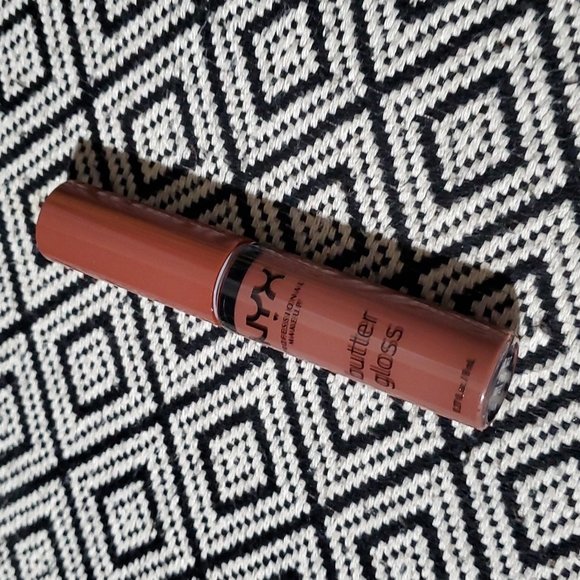 NYX Butter Gloss BLG47 Spiked Toffee - Picture 8 of 13